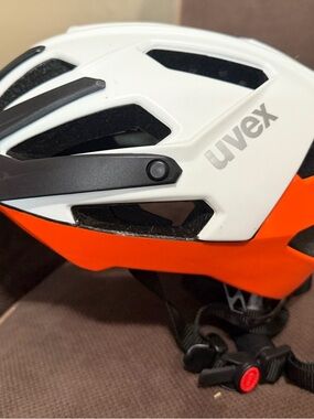 Quatro CPS-C Bicycle Helmet (White & Orange Accents)